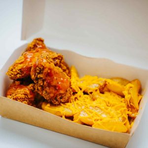 Meniu Pui Crispy cu cartofi wedges